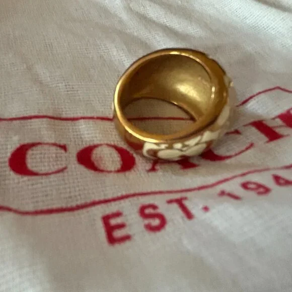 NWOT Coach Women's Cream & Gold Finger Ring Signature C Logo - SZ 7 - RARE - Picture 4 of 4